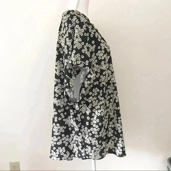 Avenue Gray & Yellow Floral Zip Blouse - Picture 4 of 6